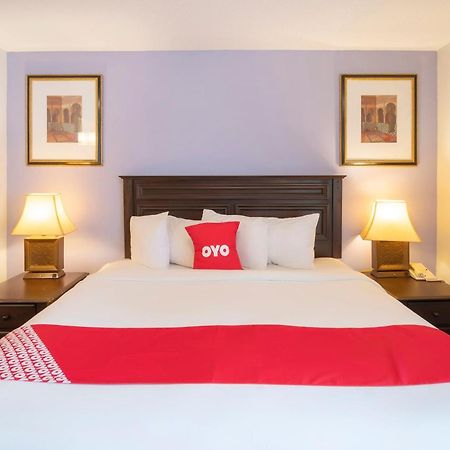 ホテル Oyo Townhouse Houston Airport North エクステリア 写真