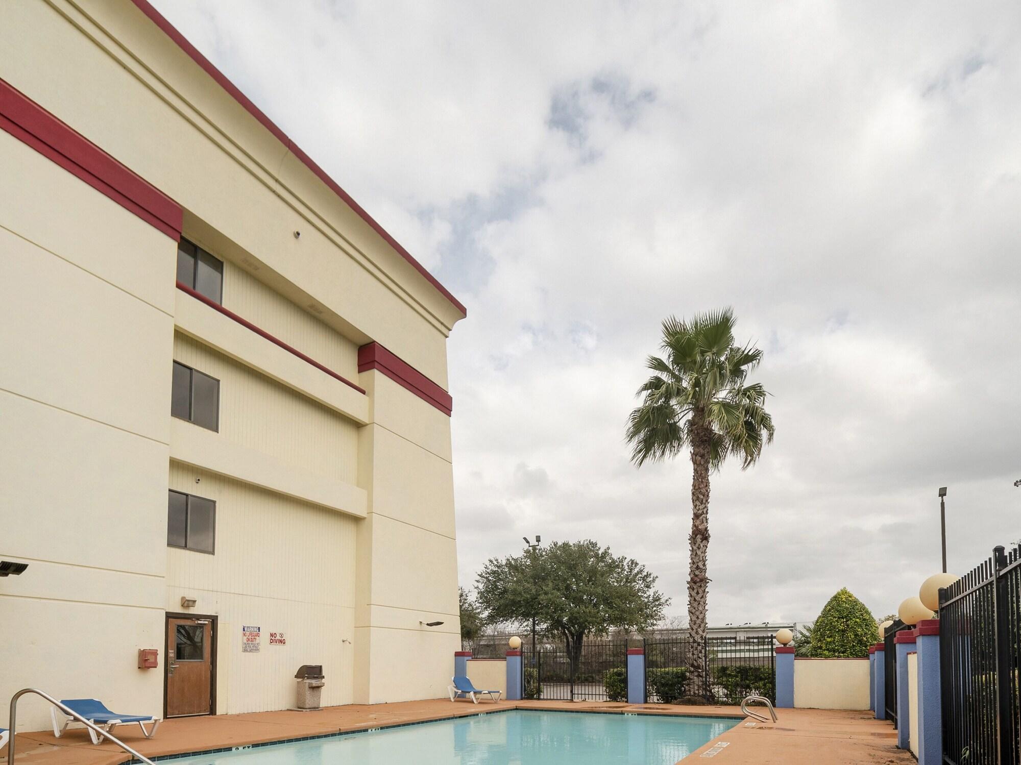 ホテル Oyo Townhouse Houston Airport North エクステリア 写真