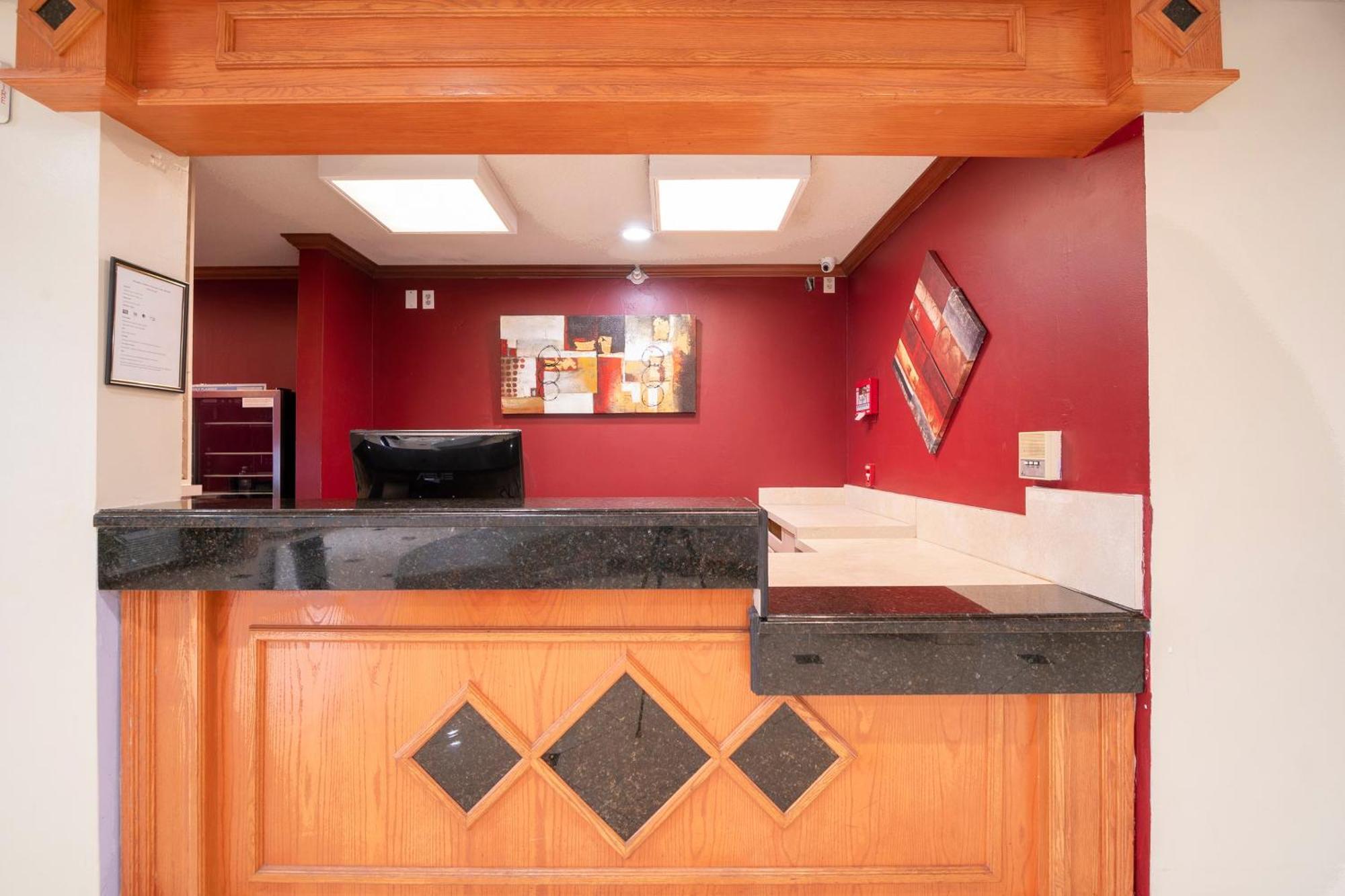 ホテル Oyo Townhouse Houston Airport North エクステリア 写真