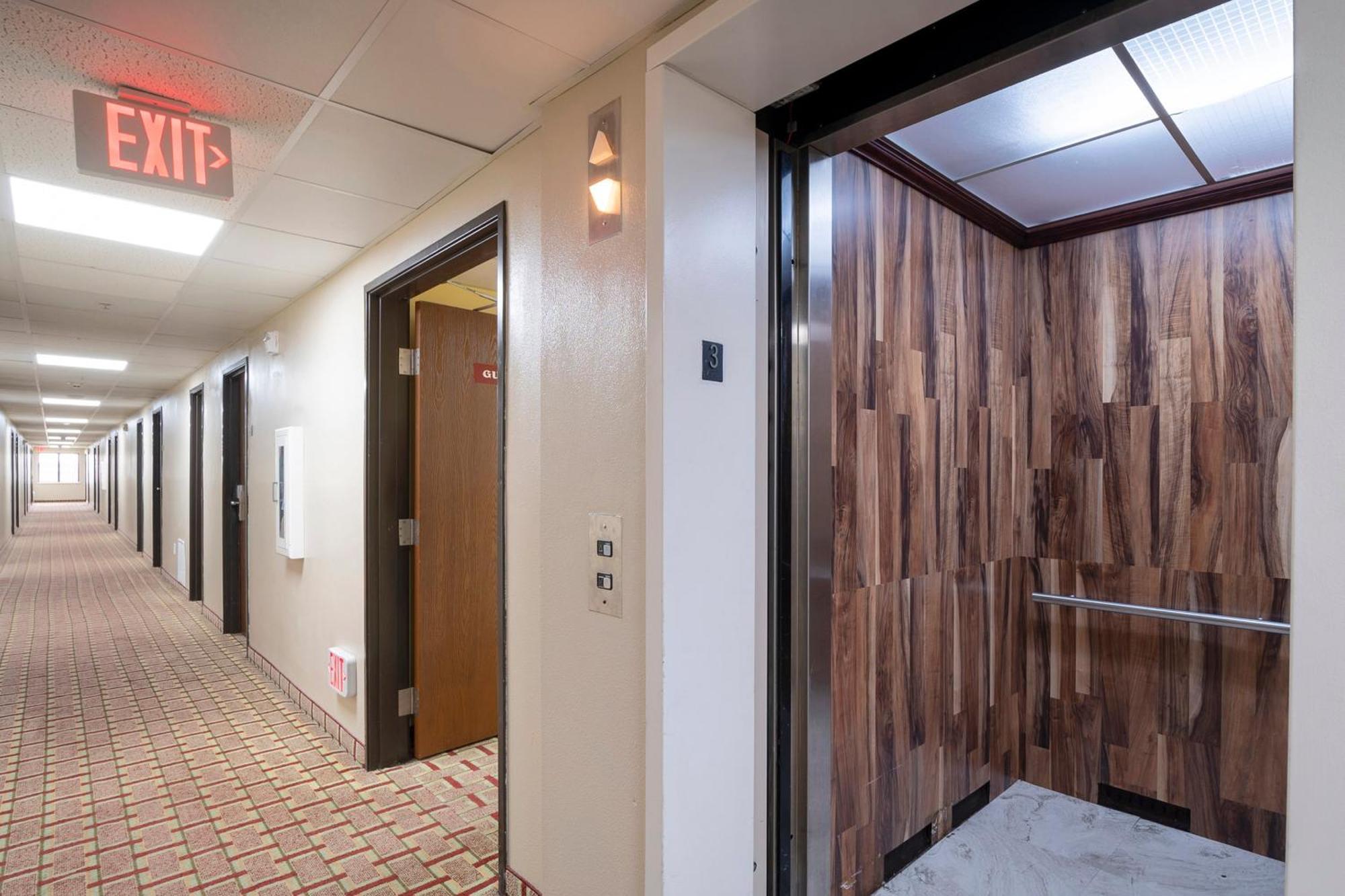 ホテル Oyo Townhouse Houston Airport North エクステリア 写真