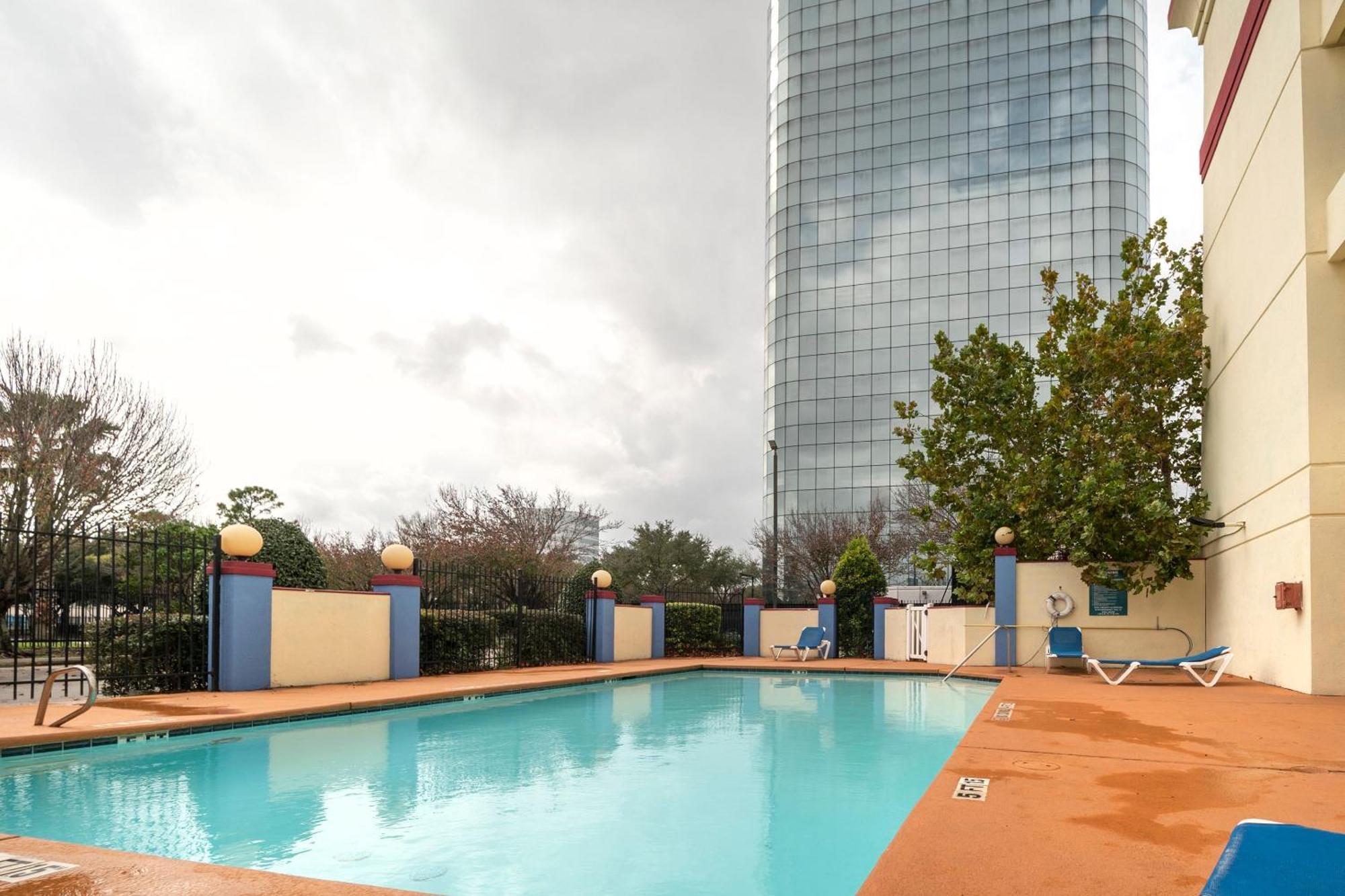 ホテル Oyo Townhouse Houston Airport North エクステリア 写真