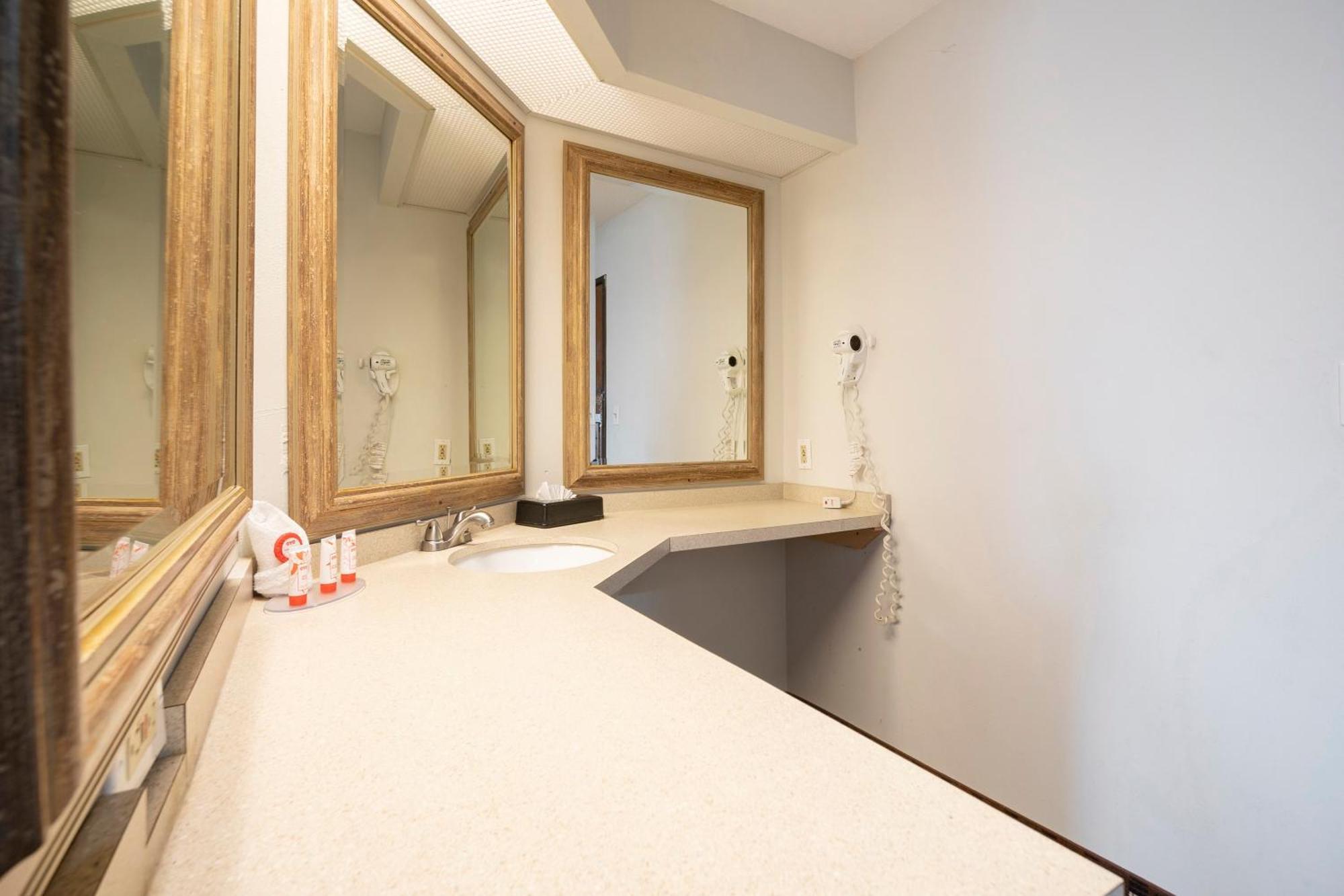ホテル Oyo Townhouse Houston Airport North エクステリア 写真