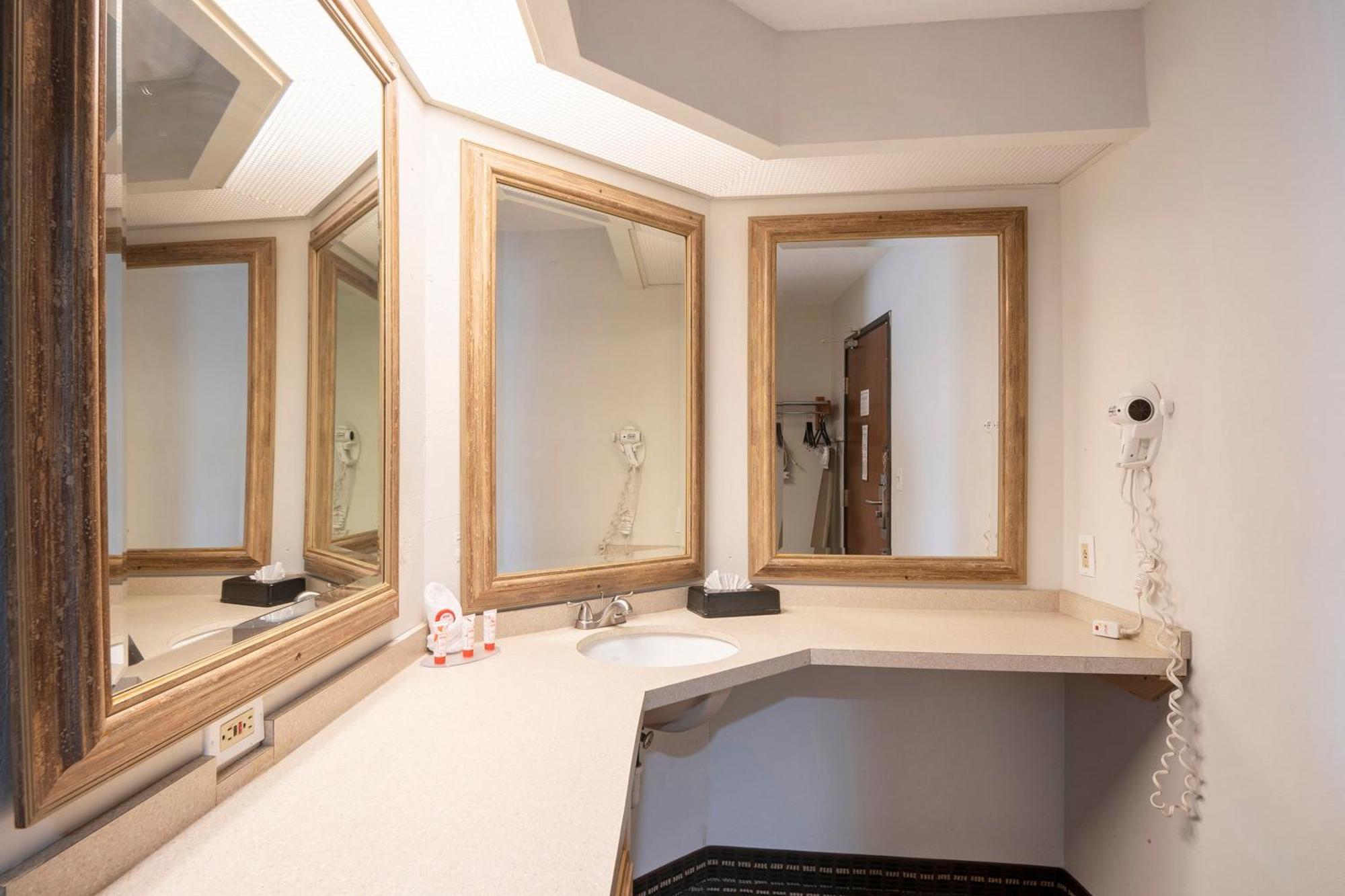 ホテル Oyo Townhouse Houston Airport North エクステリア 写真